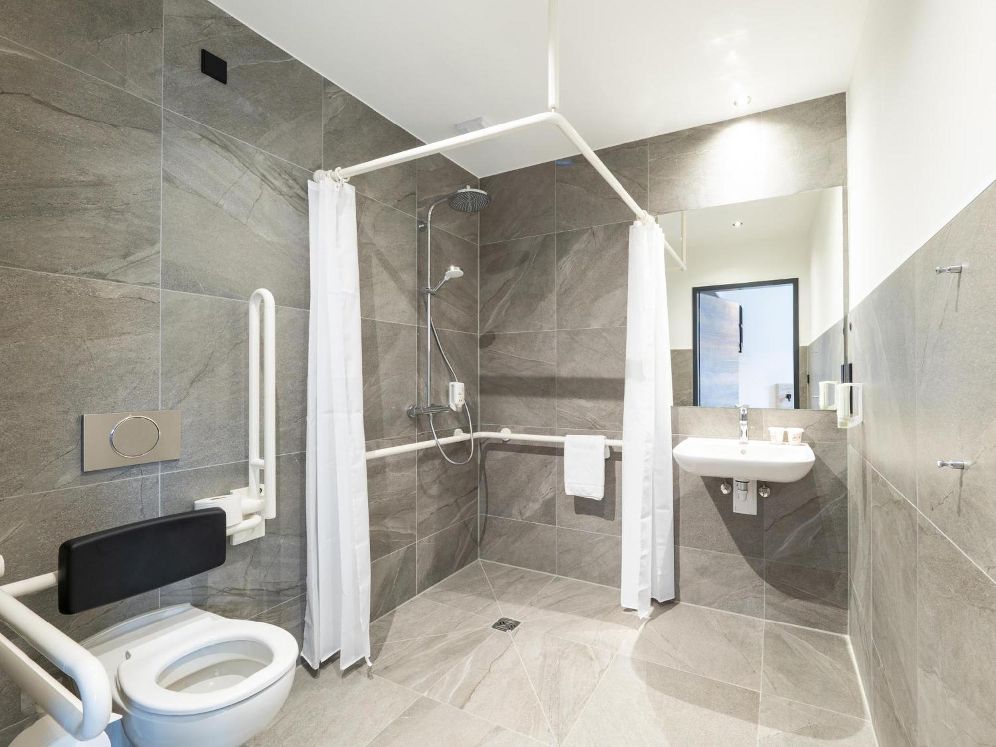 B&B Hotel Albstadt-Hbf Екстериор снимка